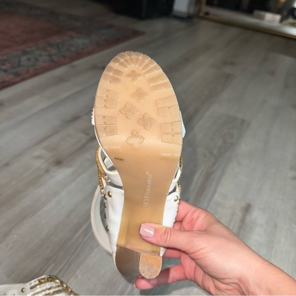 BCBG heels - Picture 2 of 9